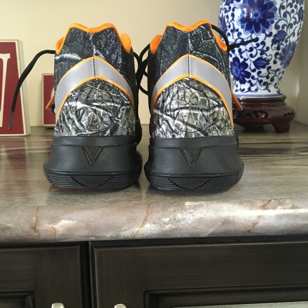Kyrie 5 Taco Pe - Picture 2 of 4